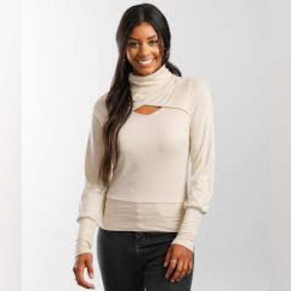 Red by BKE- Cream Ribbed Cut Out Top size Large